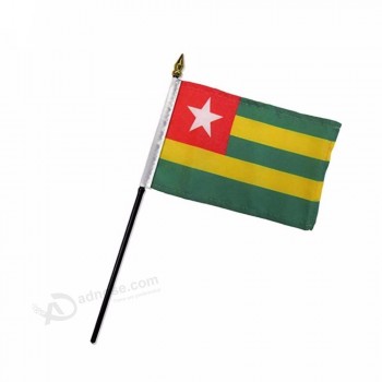 熱い販売トーゴスティックフラグ国立10 x 15 cmサイズの手を振る旗