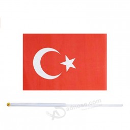personalizado 14 * 21 cm 20 * 28 cm mini polo poliéster barato pavo mano bandera