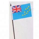 Heiße Verkaufsgewohnheits-Polyester-Drucktuvalu-Hand, die Flagge mit schwarzem Pfosten wellenartig bewegt