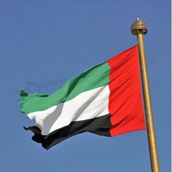 Os Emirados Árabes Unidos embandeiram a bandeira de Arb feita sob encomenda para o campeonato do mundo