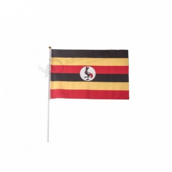 Drapeau de l’Ouganda personnalisé de haute qualité agitant la main