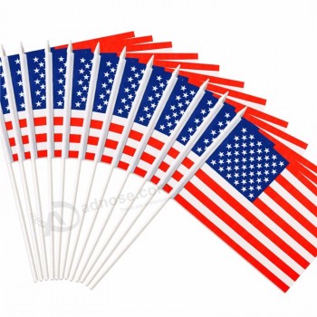 bandeira do país mão portátil acenando a bandeira dos EUA EUA