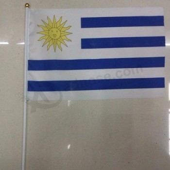 Bandeira da mão de Uruguai, bandeira de ondulação da mão de Uruguai 10-15cm, mini bandeira de Uruguai com mastro de bandeira de plástico
