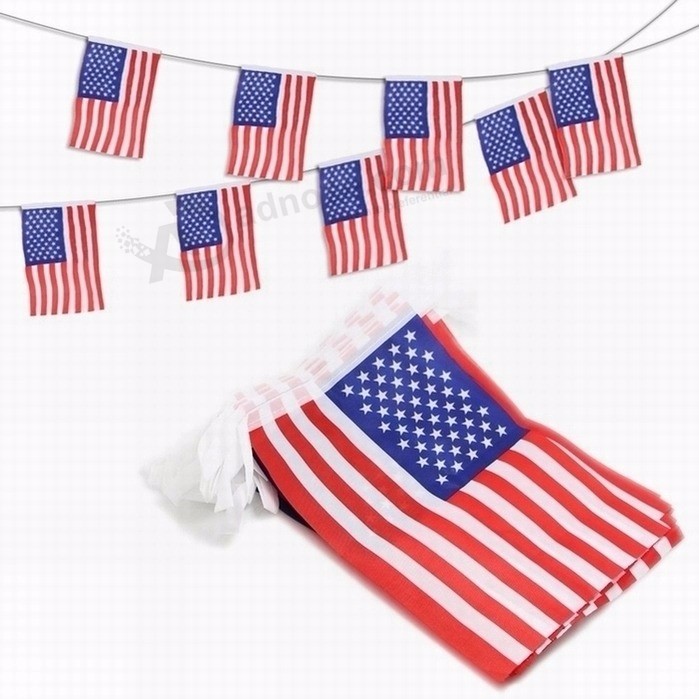 In het groot Amerikaanse bunting van de stervlag voor bunting van de onafhankelijkheidsdag de VS