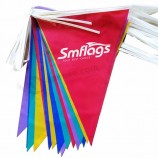 bandierine triangolari a buon mercato colorate in plastica colorate personalizzate per appendere stendardi e stendardi