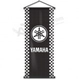 Jubelnde Hand-Yamaha-Logorollenfahne des Fans