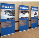 promotionele pull-up roller yamaha banner staan ​​voor weergave