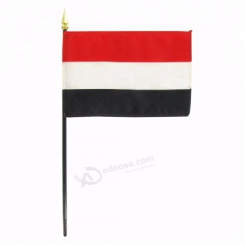 Yémen 30 * 45cm main agitant le drapeau, bannière extérieure