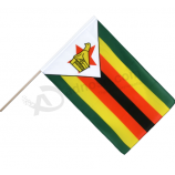 Fan, der Handflagge Polyester-nationalen Landes Simbabwes zujubelt