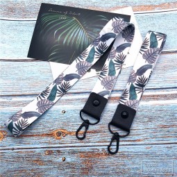 Individueller, personalisierter Lanyard-Druck im Siebdruckverfahren mit Kunststoffverschluss