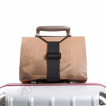 verstellbarer Koffer mit Gepäckgurten