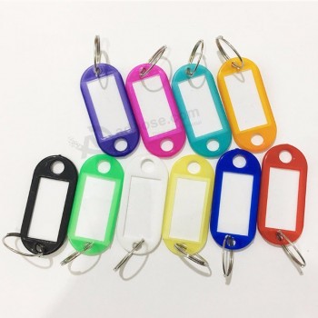 kleurrijke plastic sleutelhangers taallabels etiketten groothandel