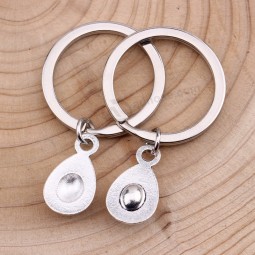 2pcs graviert Avocado tropfenförmige kurze Schlüsselanhänger Paare Schlüsselhalter Liebhaber Eltern Schlüsselring Freunde Tag Charme Treiber Mode