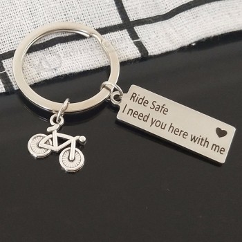 Gravure laser porte-clés balade coeur sûr j’ai besoin de vous ici avec moi vélo pendentif porte-clés lettrage porte-clés couple cadeau