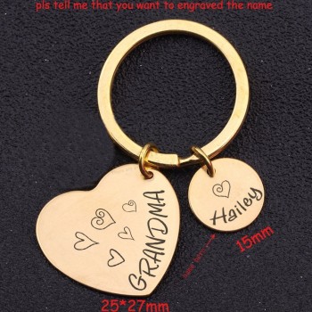 个性化的名字心钥匙圈饰品，用于孙子给奶奶的不锈钢礼物或孙女钥匙扣礼物