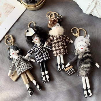 Fourrure Pom Pom Porte-clés Femmes Bibelot Voiture Porte-clés Porte-clés Bijoux Cadeau moelleux porte-clés sur sac Lady Show Handmake Houndstooth