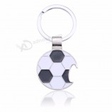 calcio bianco nero Portachiavi calcio alla moda Portachiavi creativo apribottiglie birra portachiavi smalto gioielli sportivi unisex chaveiro