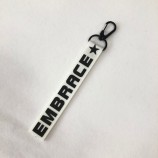 aangepaste merknaam logo promotionele dubbelzijdig borduurwerk doek gepersonaliseerde sleutelhangers voor cockpitpersoneel