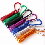 venta al por mayor mini linterna LED mosquetón alpinismo hebilla antorcha llavero clip