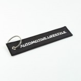 zwarte borduursleutelhanger met wit borduurlogo