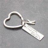 llavero en forma de corazón con etiqueta de llave grabable