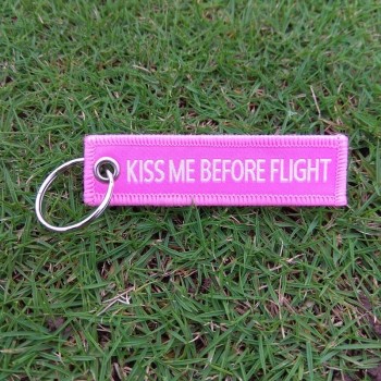 20pcs/lot pink kiss Me befor flight keychain 7.7*2cm luggage Tag chain for aviation gifts Car Key rings women Key chain label