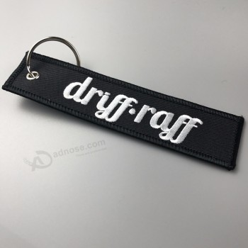 Porte-clés en gros sergé et porte-clés de broderie de cadeau promotionnel