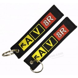 Un porte-clés double face personnalisé en broderie V 8R