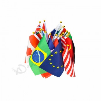 Une campagne électorale personnalisée promeut le petit drapeau national