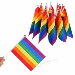 evento o festival bandera de mano bandera de palo de lgbt rainbow Orgullo gay