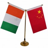 groothandel binnengebruik fabrikant op maat cmyk kleurstof sublimatie polyester mini vierkant bureau vlag & banners