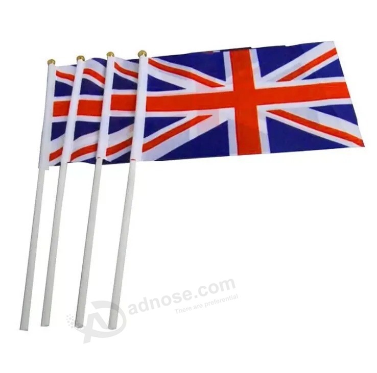 便宜的手挥舞着英国英语国家国旗