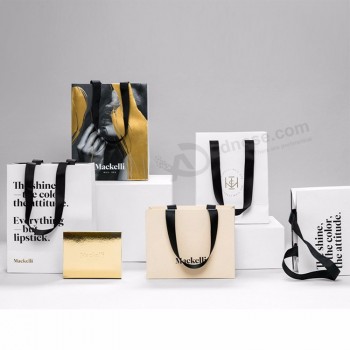 Pas cher blanc luxe design cadeau achat bijoux mariage emballage sacs en papier imprimés personnalisés avec votre propre logo