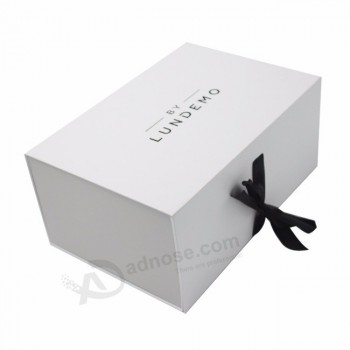 Emballage plat de luxe Carton pliant Boîte à chaussures Boîte à chaussures Fermetures à ruban Emballage pliable en forme de livre Boîtes-cadeaux avec couvercle magnétique