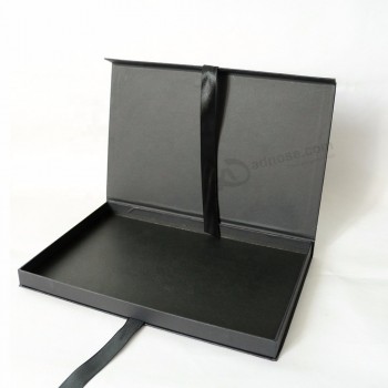 Logo personnalisé en relief UV noir mat rigide fermeture magnétique boîte-cadeau en gros