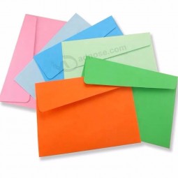 Envelope de papel de presente barato personalizado personalizado kraft envelope colorido à prova d 'água por correio com carimbo a quente