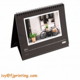 Tischkalender mit 1250 g / m² und spiralgebundenem Tischkalender