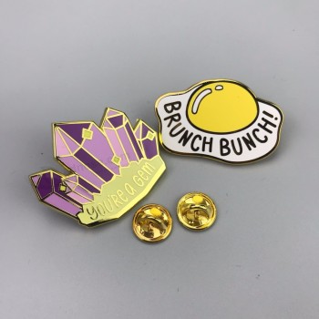 Chinese factory wholesale custom enamel badge lapel pin in metal with butterfly cluth