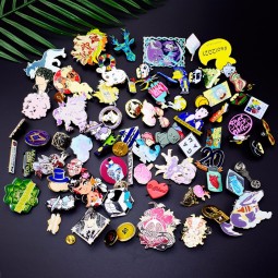 Pino de distintivo de metal personalizado fabricantes de fábrica a granel de alta qualidade Pin de lapela personalizado esmalte duro Pin de lapela