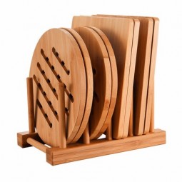 图案圆竹餐桌餐垫和茶杯垫，用于餐厅或家庭应用