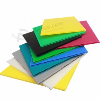 Feuille creuse en plastique ondulé en plastique ondulé antistatique pour l’emballage et la publicité