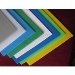 Feuille ondulée en plastique creux PP populaire et respectueuse de l’environnement