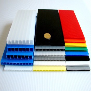 Feuille de plastique ondulée creuse en coroplast pp recyclé 4x8 colorée et transparente