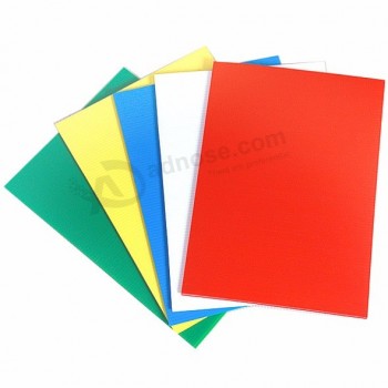 Fabrication 2-12mm personnalisé blanc jaune bleu noir corflute PP panneau creux feuille de plastique ondulée