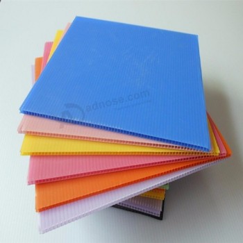 Panneau de plastique ondulé 100 % recyclable Feuille creuse PP