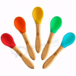 Cuillères d’alimentation pour bébé à poignée en bambou - ustensiles à embout en silicone doux, ensemble d’alimentation en silicone sans bpa et rend l’heure du repas amusante