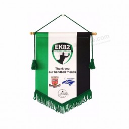 KEIN MOQ benutzerdefiniertes Logo Doppelseiten-Sublimationsdruck Satin Stoff Mini Fußballmannschaft Fußball Wimpel