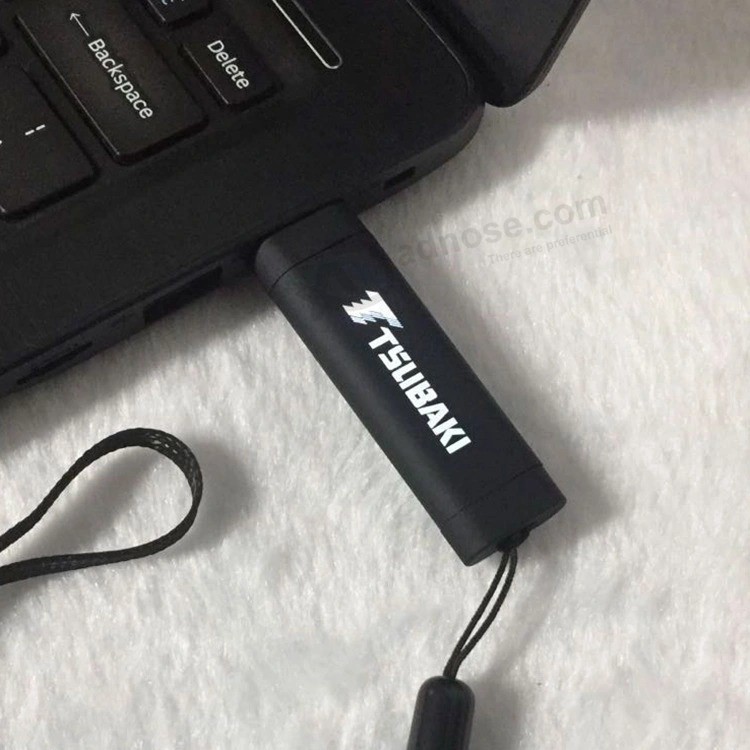Promotionele aangepaste populaire metalen USB-flashdrive geheugenstick memorias Schijf op sleutel plastic Lichtgevend