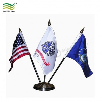Diseño personalizado de poliéster digital o serigrafía 3 titulares de la bandera de mesa (B-nf09m04001)