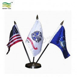 design personalizzato poliestere digitale o serigrafia 3 supporti bandiera da tavolo (B-nf09m04001)